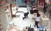 Thief gets a serving of instant justice 7