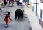 Bull demolishes a man in spain 2