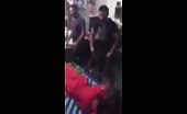 Pakistani thugs beating up a transvestite 4