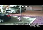 Asian man in car ran over his daughter 3