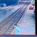 Man committed suicide by jumping onto track when the train arrives 3