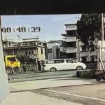 Truck runs over a man who was trying to cross the road blindly 2