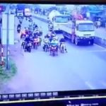 Truck wipes out bikes at traffic light junction 2