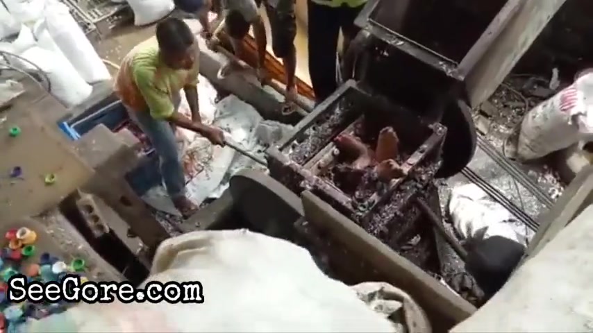 [Aftermath] Worker blended into pieces by a shredding machine 15