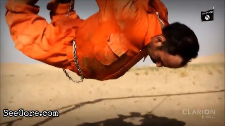 ISIS burns hanging prisoners alive 14