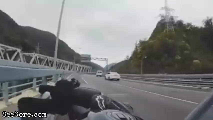 Female biker rides against traffic and wipes herself to the divider 16