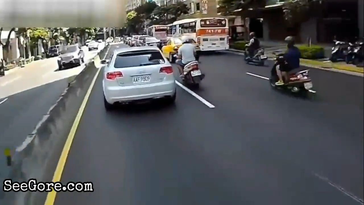 Scooter rider bumps into a taxi 8