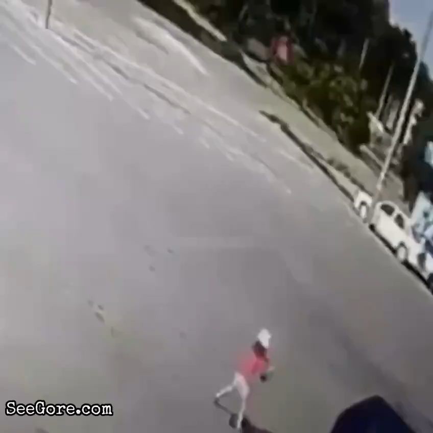 Car slowly rolls on a kid 14