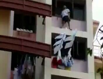 Man missed the rescue cushion in his attempt of suicide 11