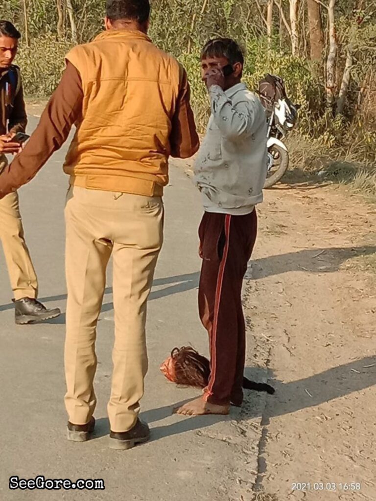 Father surrendering while carrying his 17-year-old daughter's head 4