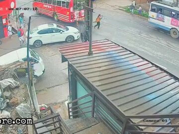 Woman hit by a small truck while trying to catch up a bus 25
