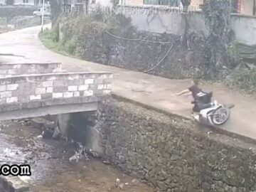 Biker thrown into a big ditch 8