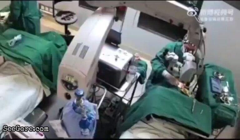 Chinese doctor punches his 82-year-old patient 13