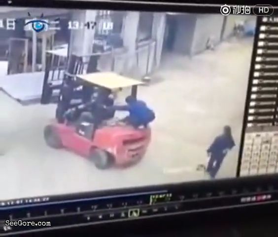 Worker crushed by a forklift 26