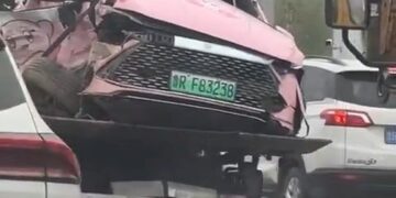 Horrible pink car crash aftermath 18