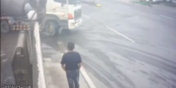 Man escapes death in truck crashing 21