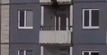 Man climbs down like Spider-Man and falls 12