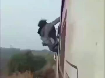 Man Pulling Stupid Stunt and Got Electrified on Top of a Train 5