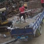 Man Throws Himself Along the Junks and Falls Head First 1