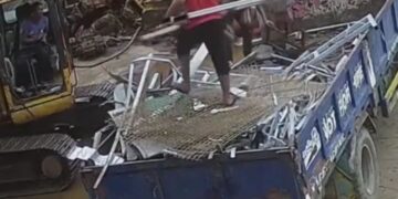 Man Throws Himself Along the Junks and Falls Head First 21