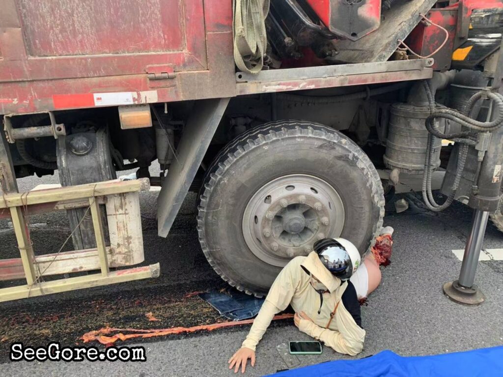 Woman Calmly Making Her Last Phone Call Under Truck Tyre 3