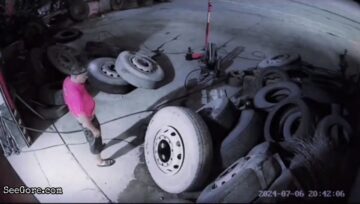 Tyre Blows Up and Kills a Mechanic 2