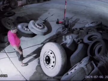 Tyre Blows Up and Kills a Mechanic 7