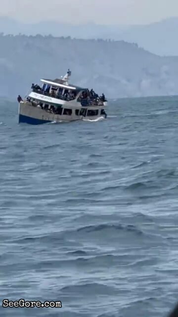 Boat Sinks With a lot of People Onboard 4